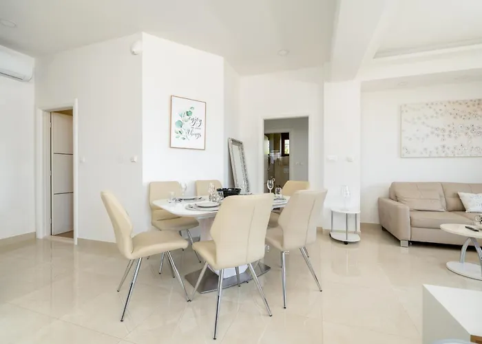 Deluxe - Private Wellness Villa