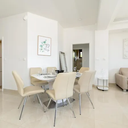 Deluxe - Private Wellness Villa