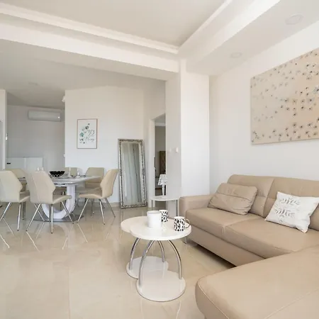Deluxe - Private Wellness * Писак